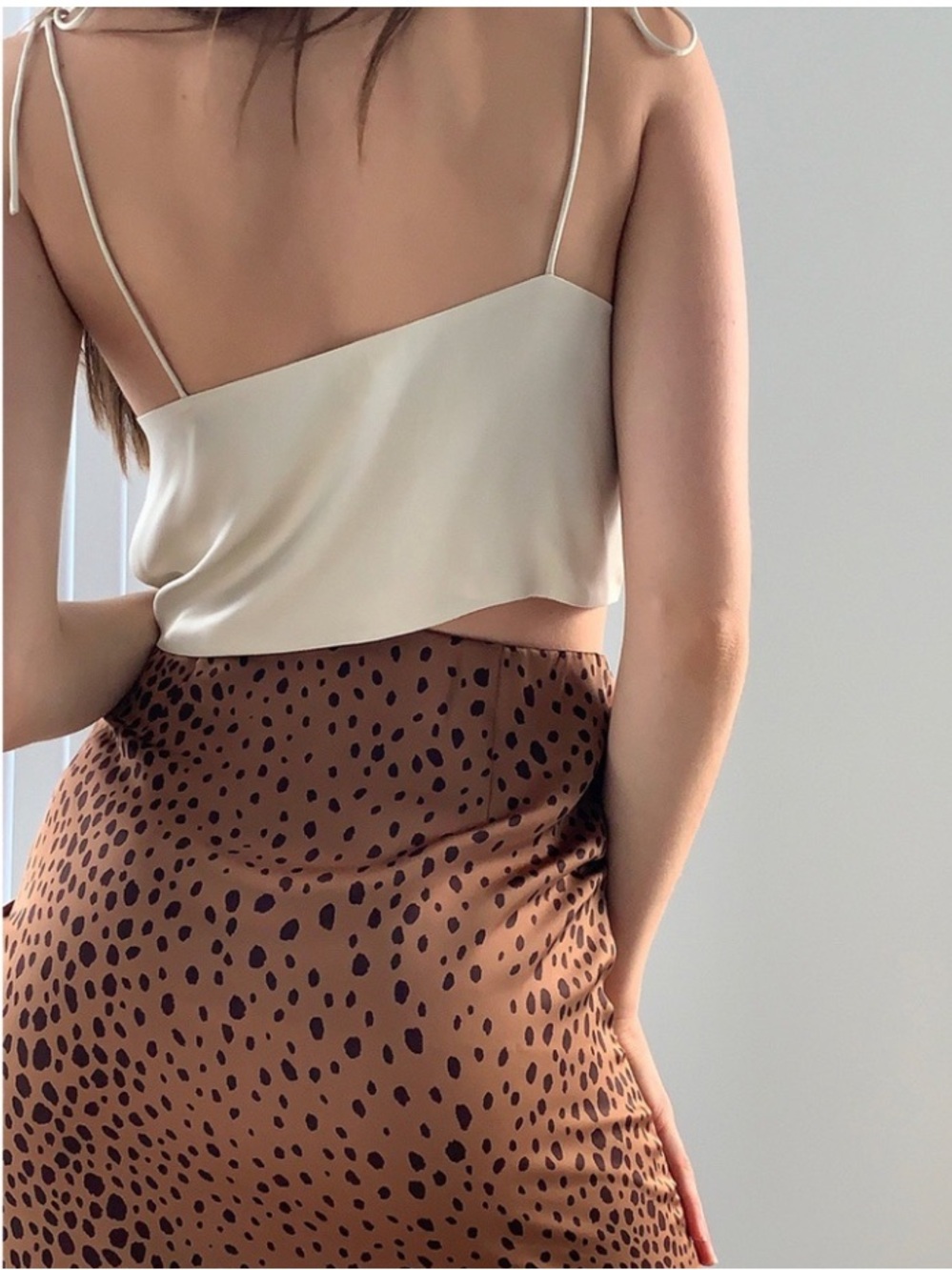 Aritzia Wilfred Verso Camisole - Size Medium - Cream/Ivory V-Neck Tank Ruching - Picture 4 of 12